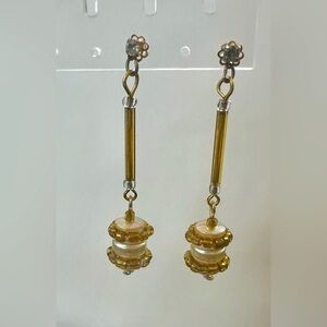 ELEGANT VINTAGE 1960'S STYLE  GOLD TONE AND BEIGE CREAM BEAD DANGLE EARRINGS